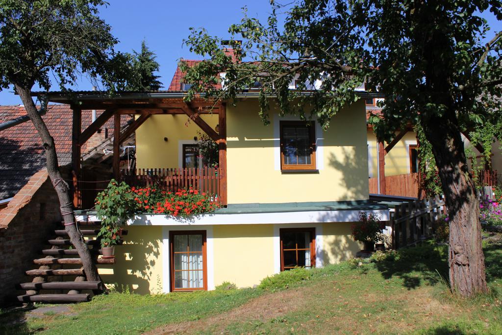 Penzion Gomelská Horní Stropnice Exterior foto